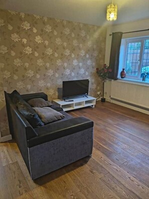 TV - The welcoming home, !! (Tenterden)