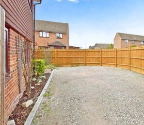 المنطقة المحيطة بالمنشأة