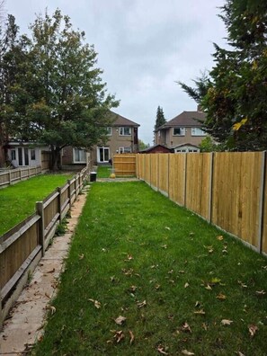 المنطقة المحيطة بالمنشأة