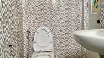 Shower, free toiletries, towels, soap