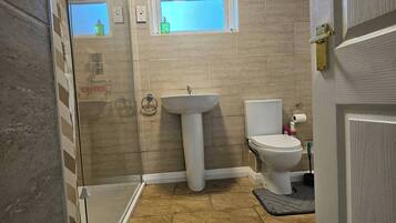 Apartment, 2 Bedrooms | Bathroom