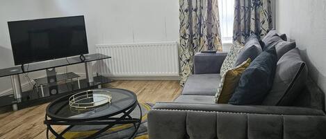 Apartment, 2 Bedrooms | Living area