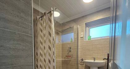 Egremont 2-br Flat With Free Parking & Wi-fi