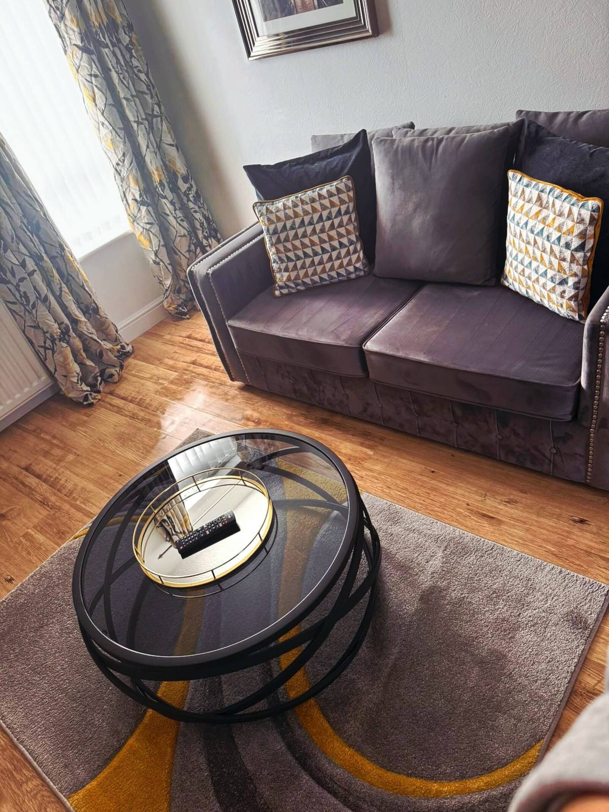 Apartment, 2 Bedrooms | Living area