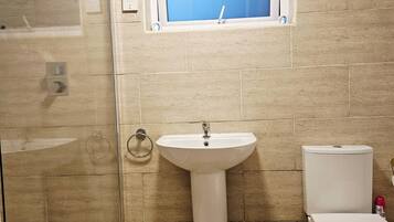 Apartment, 2 Bedrooms | Bathroom