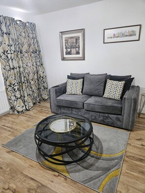 Apartment, 2 Bedrooms | Living area