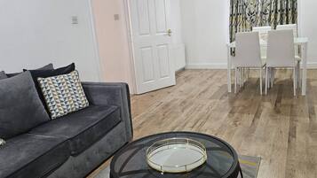 Apartment, 2 Bedrooms | Living room