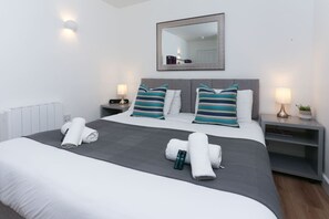 1 bedroom, iron/ironing board, travel crib, WiFi - Strawberry line, flat 2 (Wells)