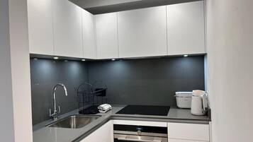 Fridge, microwave, oven, coffee/tea maker