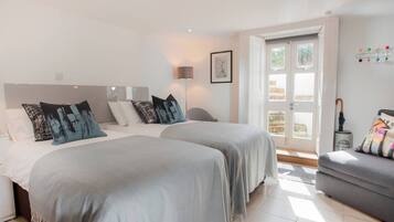 1 bedroom, desk, iron/ironing board, WiFi