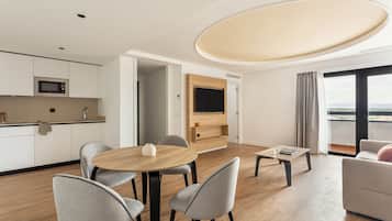 Apartamento luxo, 1 quarto | Área de estar