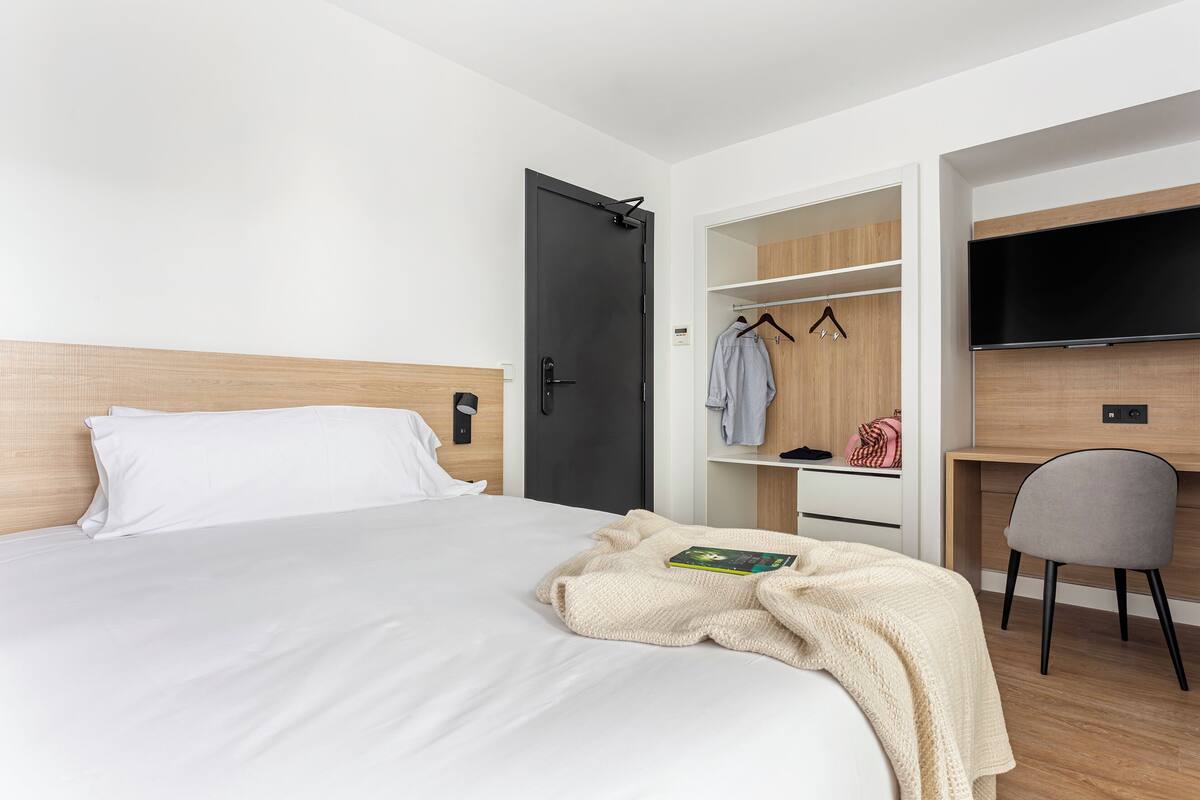 In-room safe, laptop workspace, free WiFi, bed sheets