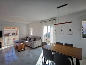 Smart TV, computer monitors - LUZ DE LA MARINA - Penthouse in Punta de la Mona of La Herradura (Almuñécar) (Almuñécar)