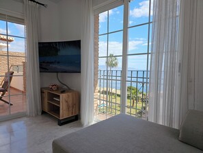 3 bedrooms, desk, iron/ironing board, travel crib