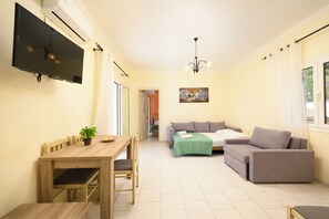 Suite, Sea View | Living area