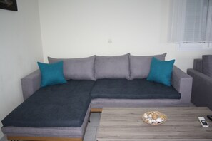 Suite, Sea View | Living area