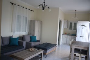 Suite, Sea View | Living area - Ammos Bay (Agios Gordios)