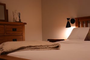 3 bedrooms, desk, iron/ironing board, travel cot