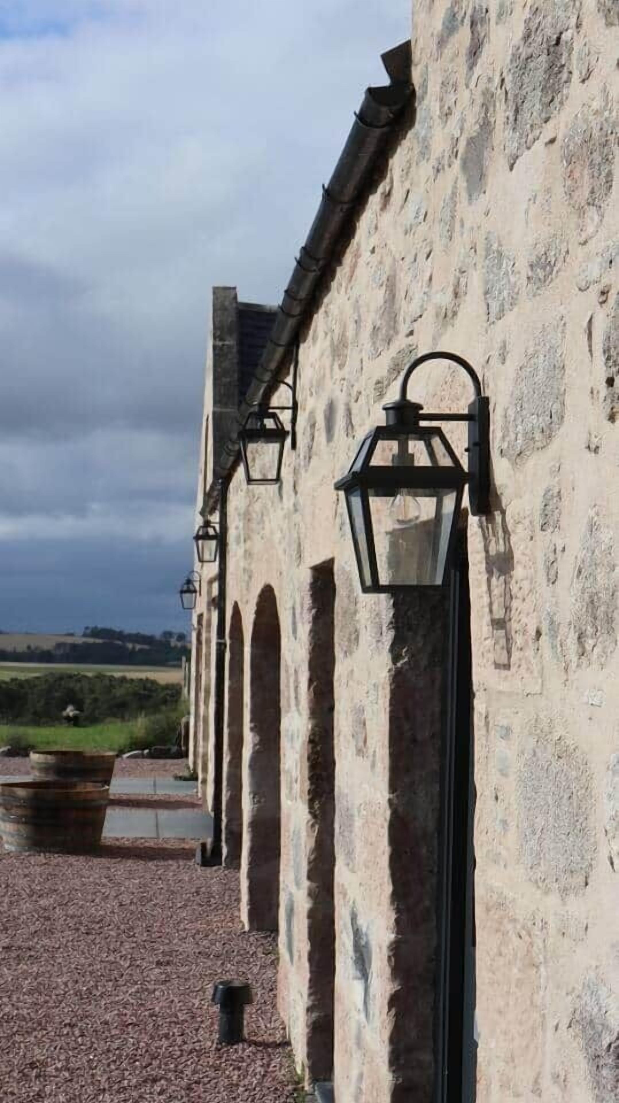 تفاصيل الفندق من الخارج