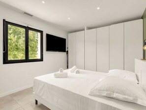 3 chambres, fer et planche à repasser, Wi-Fi gratuit, draps fournis