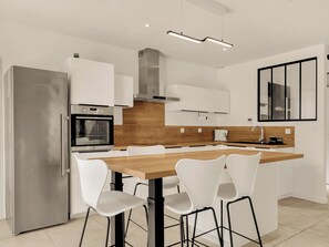 Fridge, microwave, oven, stovetop