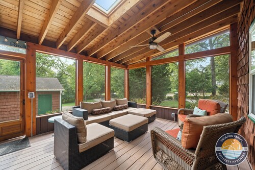 Lake Geneva Escape 4BR Arcade Fire Pit and Deck