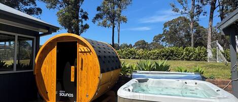 Outdoor spa tub