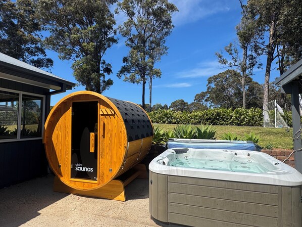 Outdoor spa tub