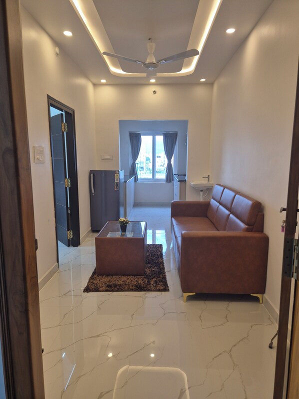 Luxury Single Room, 1 Bedroom, Balcony, Hill View | Living area - BHARATHI STAYS (Tirupati)