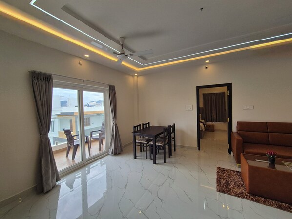 Khu vực ăn uống tại phòng