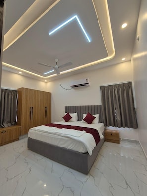 Luxury Single Room, 1 Bedroom, Balcony, Hill View - BHARATHI STAYS (Tirupati)