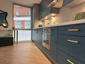 Fridge, microwave, oven, stovetop - 307 Hatton Garden 2-Bedroom Apartment - Free Secure Parking (Liverpool)