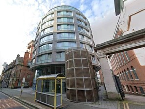 Exterior - 307 Hatton Garden 2-Bed Family Flat - Free Secure Parking (Liverpool)