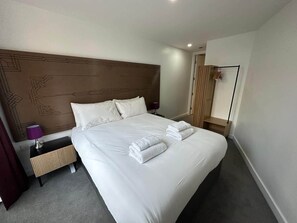 2 bedrooms, in-room safe, iron/ironing board, free WiFi