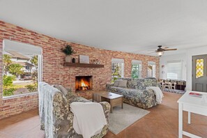 TV, fireplace