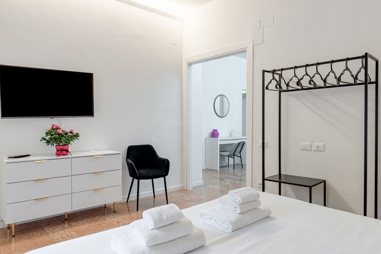 2 bedrooms, iron/ironing board, bed sheets