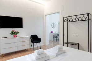 2 bedrooms, iron/ironing board, bed sheets
