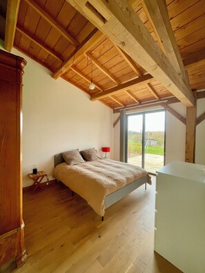 5 slaapkamers, een strijkplank/strijkijzer, wifi, beddengoed