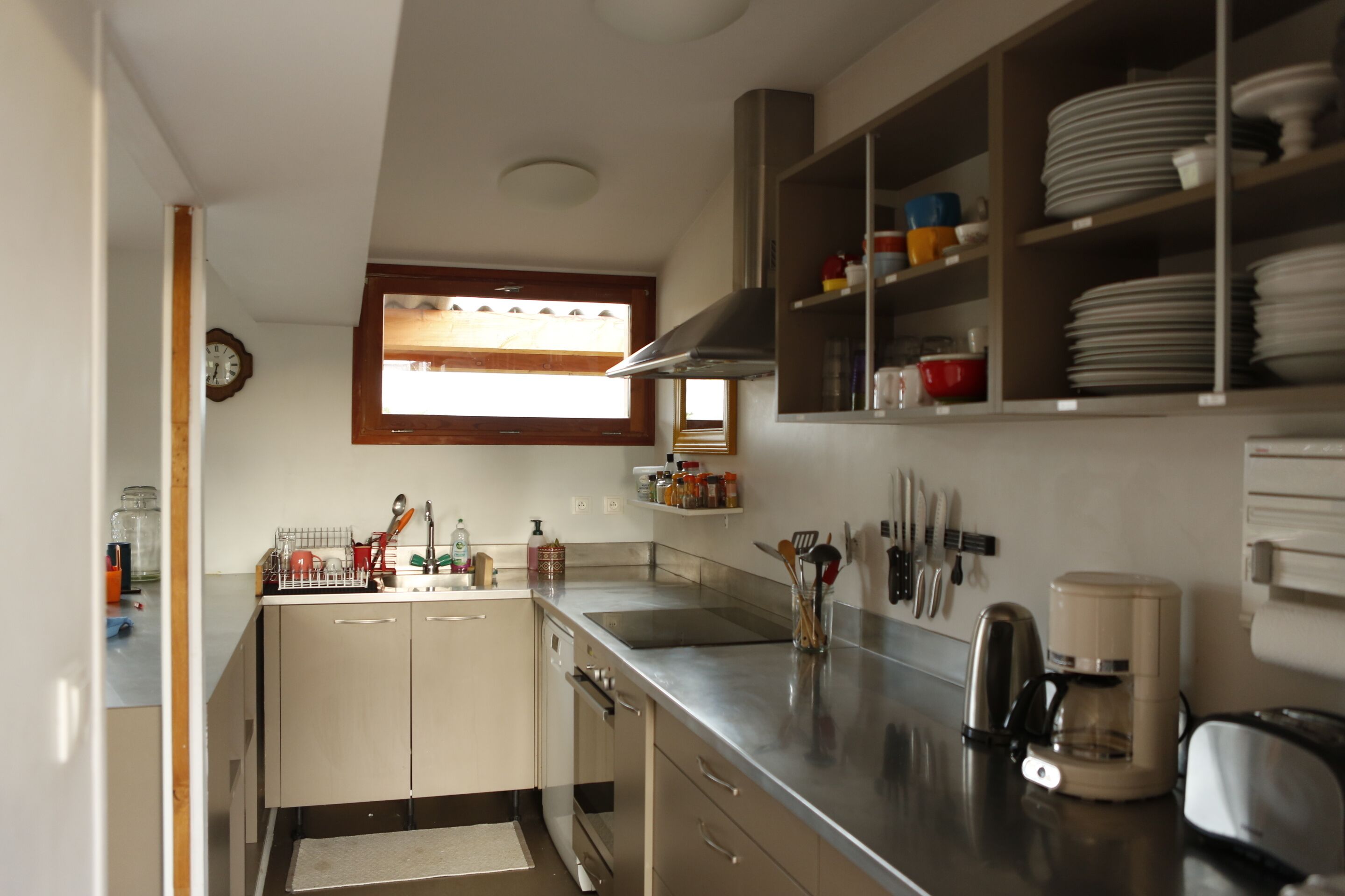 Micro-ondes, four, plaque de cuisson, lave-vaisselle