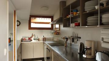 Micro-ondes, four, plaque de cuisson, lave-vaisselle