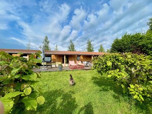 Terrace/patio - Warm and atypical group gîte in the heart of nature (Domaize)