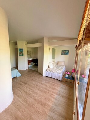 4 bedrooms, iron/ironing board, WiFi - Atypical and cosy gîte with 4 large bedrooms and bathrooms (Domaize)