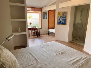 4 bedrooms, iron/ironing board, WiFi