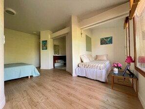 4 bedrooms, iron/ironing board, WiFi - Atypical and cosy gîte with 4 large bedrooms and bathrooms (Domaize)