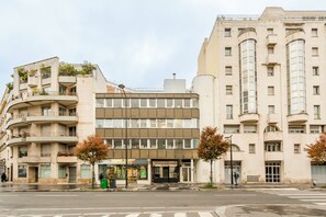Front of property - Merveil Luxury Suite - Eiffel Fremicourt (Paris)