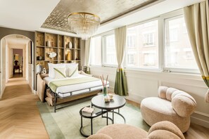 Apartment, City View | Living area | 43-inch Smart TV with cable channels, Netflix, streaming services - Merveil Luxury Suite - Eiffel Fremicourt (Paris)