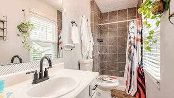 House, 3 Bedrooms, Private Pool, Pool View | Bathroom