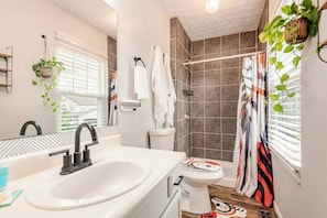 House, 3 Bedrooms, Private Pool, Pool View | Bathroom - Modern Boho Retreat, in Grove City (Grove City)