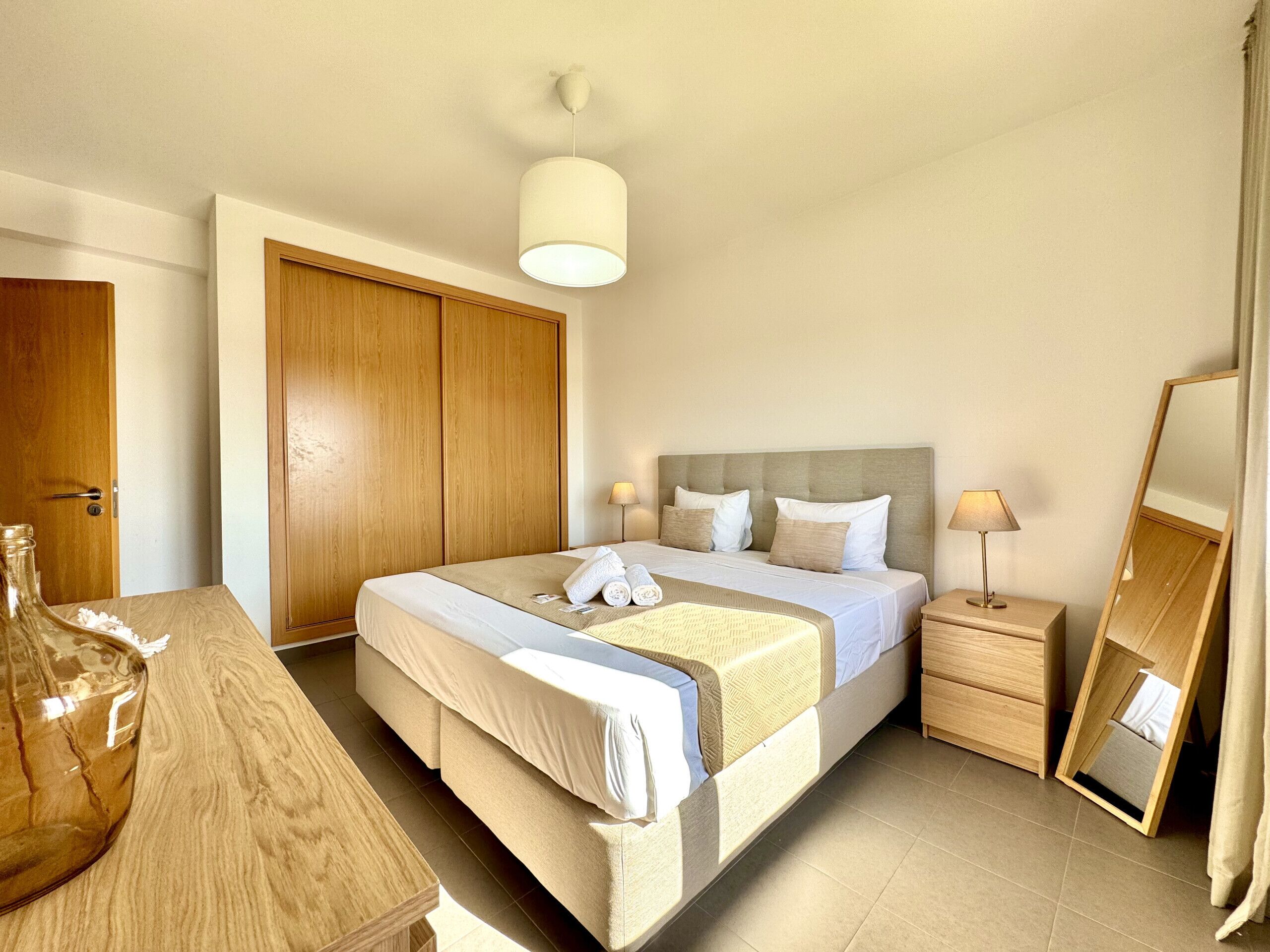 1 bedroom, bed sheets