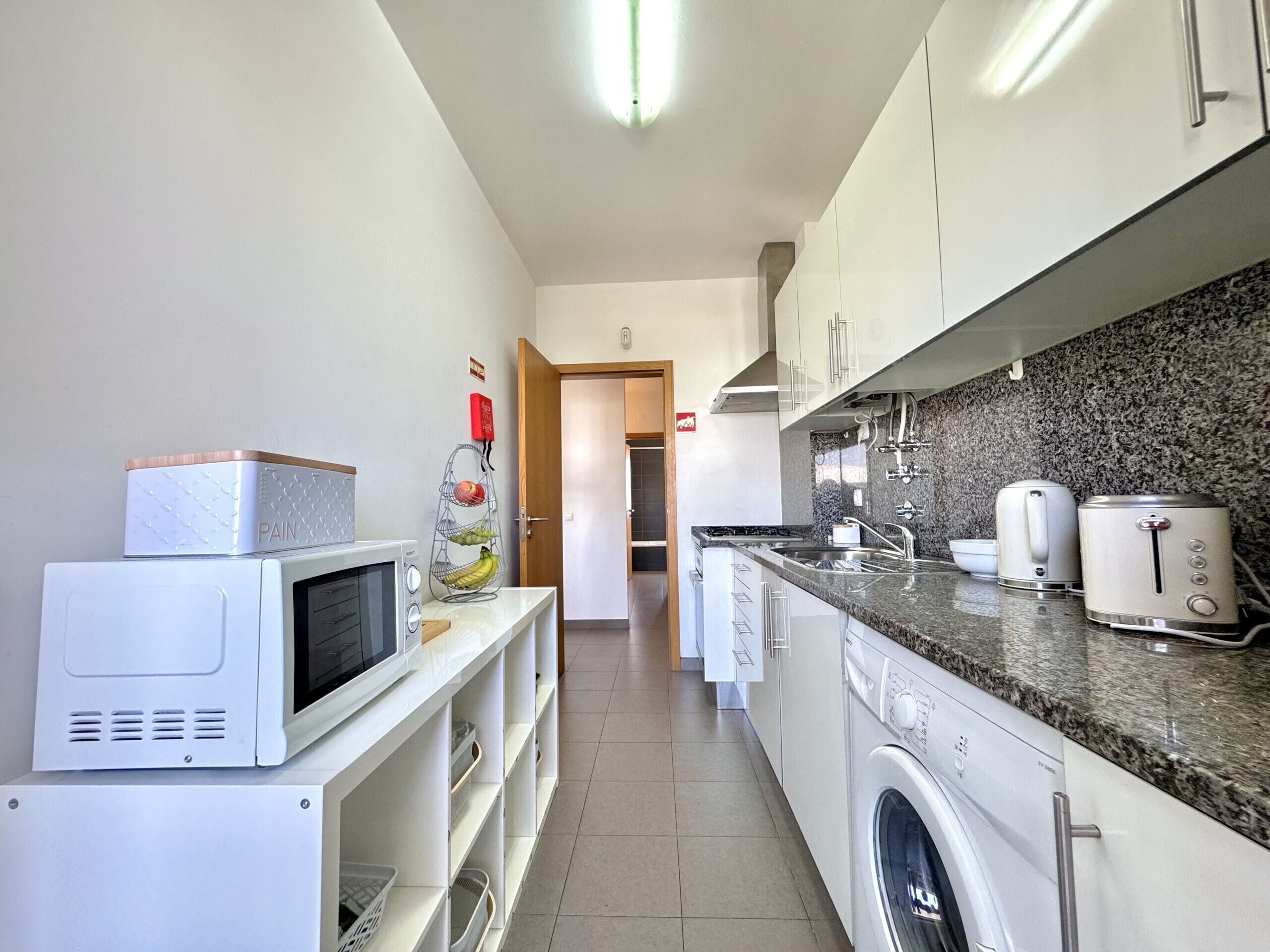 전자레인지, 커피/티 메이커, 조리 도구/접시/주방 기구